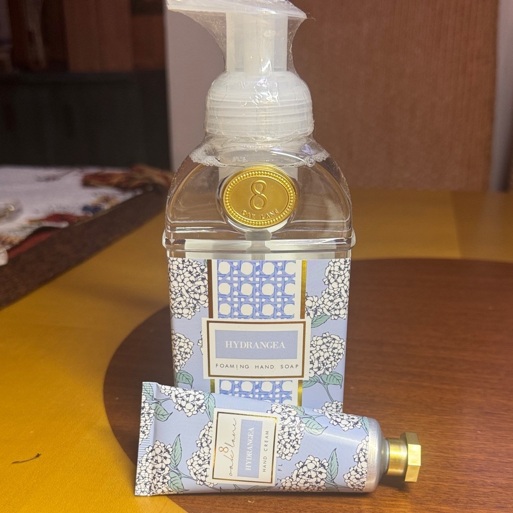 Hydrangea Foaming Hand Soap - Light Blue